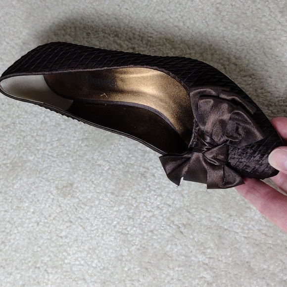 J. Renee women's dark brown satin heels. Mint condition. Size 8 - Picture 1 of 12